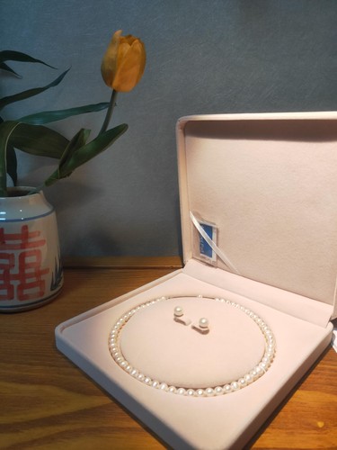 Velvet jewelry gift - box, for