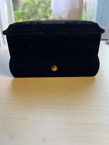 Black velvet jewelry - , box