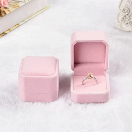 Square velvet ring - velvet,
