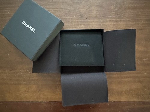 Chanel medium jewelry gift box - medium,