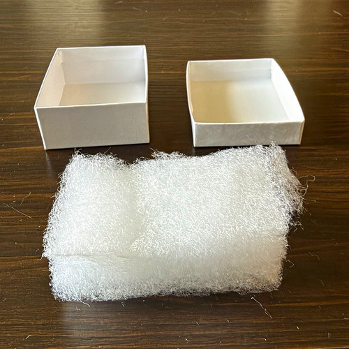 100 white square - boxes, w/